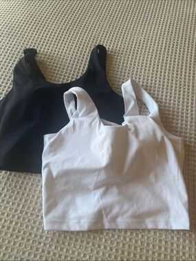 2 Women’s Scoop Neck Crop Sports Bra Tank - White and Black